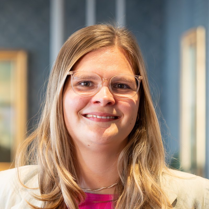 Portrait von Helena Klöhr, Senior Expert Consultant und Transformation Lead bei Janze & Janze.