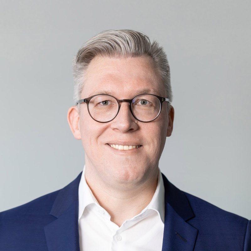 Portrait von Peter Janze, Gründer und Geschäftsführer von Janze & Janze.